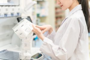 薬剤師の資格でキャリアを広げる完全ガイド｜転職に有利な資格の選び方から主要資格一覧・費用・勉強法まで