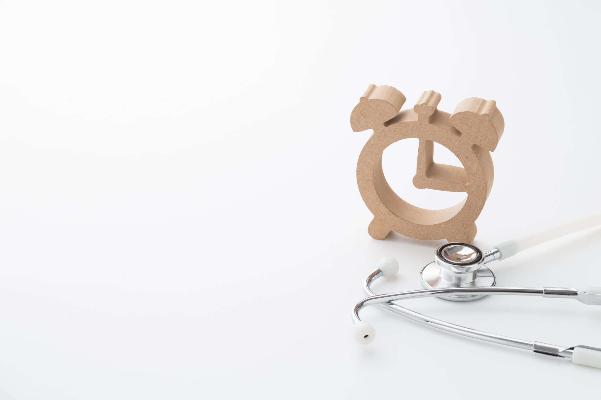 働き方改革でどう変わった?医師の業務と報酬、教育体制の影響(前編)