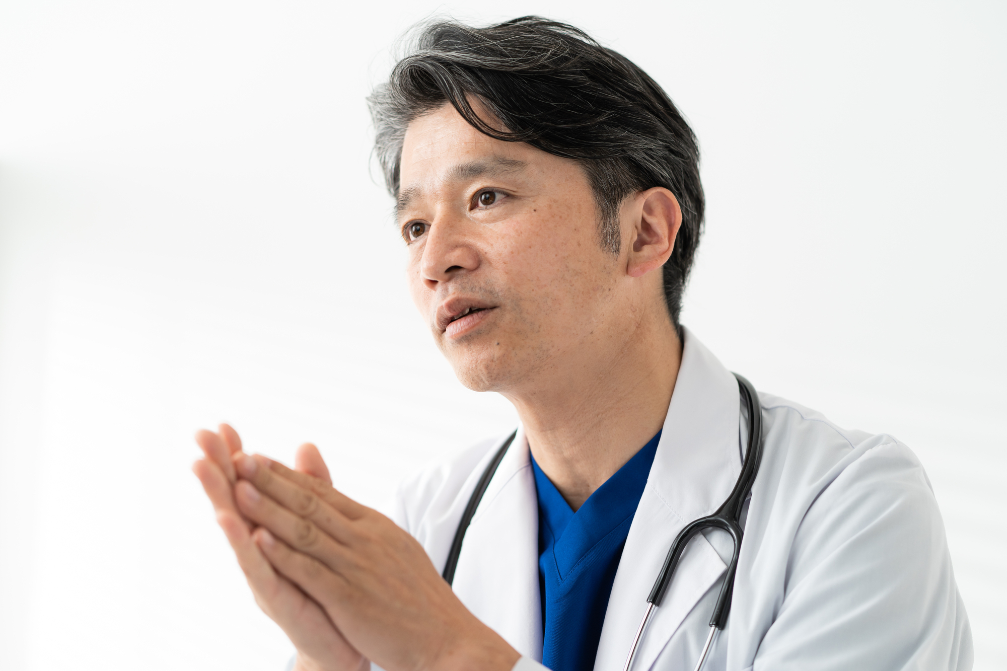 長年の経験を活かしつつ、ゆとりと充実感のある働き方を実現したケース(転職事例②ー50代男性医師)