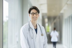 勤務医の年収はいくら?データから読み解く勤務医のリアルな年収事情と年収アップの現実的な方法をご紹介