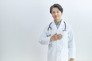 嘱託医とは?常勤医・非常勤医との違いから、給与・働き方まで徹底比較