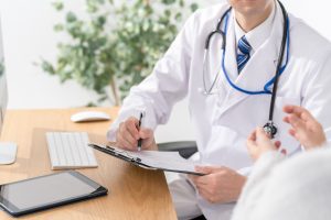 医師の時給はいくら？ 働き方別・科目別の最新データと高額アルバイトの探し方