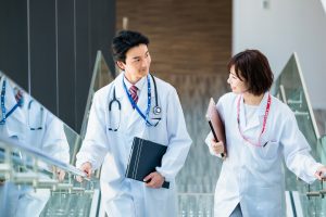 「医局」とは？医局所属のメリットとデメリット、「医局を出る」決断の指針について徹底解説