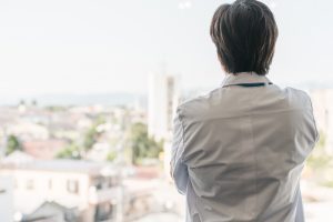 【医師転職事例】やりがいと家族と過ごす時間を求めて転職。50代男性医師の転職成功事例
